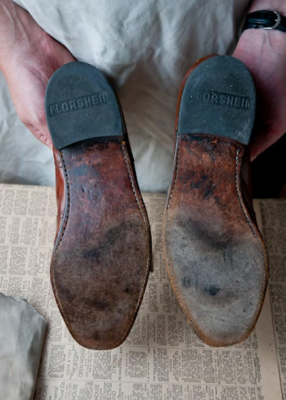 Nguyên nhân nào khiến đế giày bị mòn?
