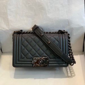 Chanel Boy size 20 màu đen khóa đen - CNB023