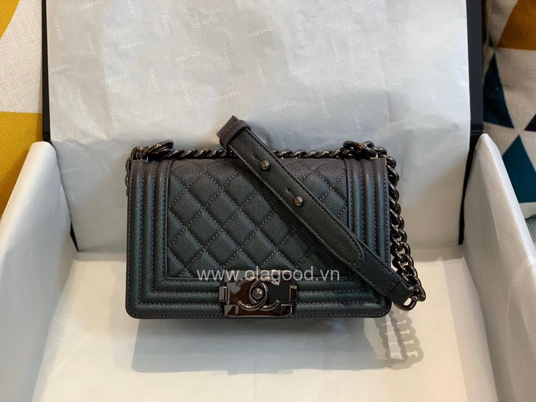 Chanel Boy size 20 màu đen khóa đen - CNB023
