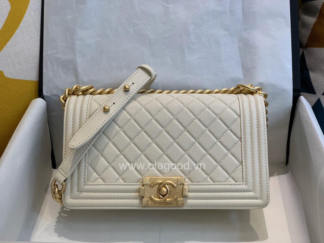 Chanel Boy size 25 màu trắng sữa khóa vàng - CNB022
