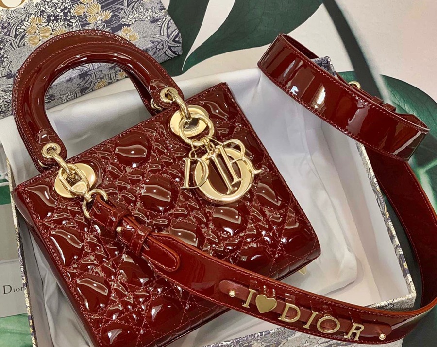Nếu muốn mua túi xách Dior đẹp với giá tốt, bạn nên liên hệ Olagood